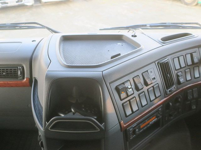 中古トラック ボルボトラクタヘッド ＃15