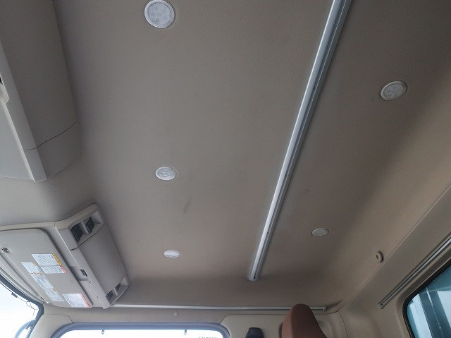 中古トラック 日野ヒアブクレーン付平ボディ #24