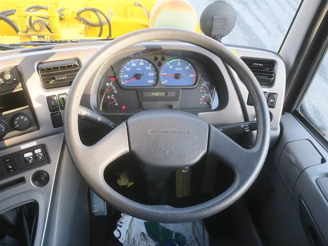 中古トラック UDトラックス除雪塩カリ散布車 ＃16