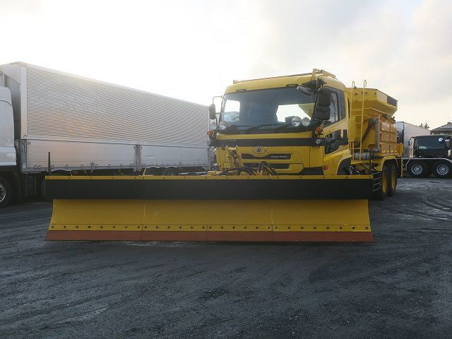 中古トラック UDトラックス除雪塩カリ散布車 ＃6